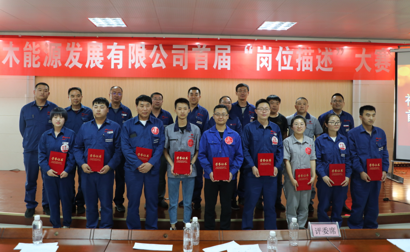 1592555447371622.png 合影.png